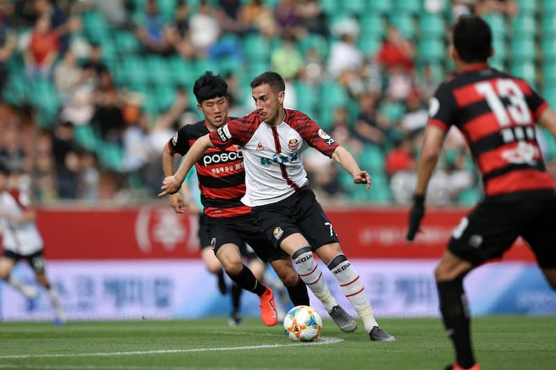 Soi kèo chuẩn trận đấu FC Anyang vs Pohang Steelers từ chuyên gia