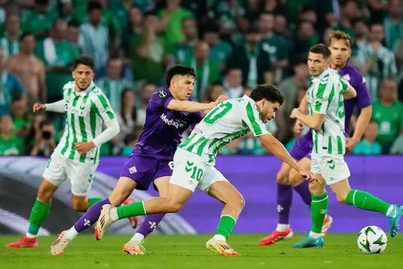 Soi kèo chuẩn trận đấu Fiorentina vs Real Betis từ chuyên gia